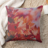 Crimson Maple Reverie Throw Pillow クッション (ブランケット)