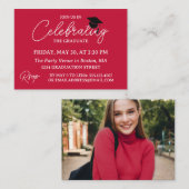 Crimson Red Photo Mini Graduation Party Invite エンクロージャーカード (正面/裏面)