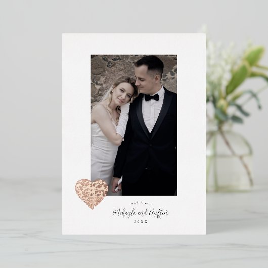 Crisscrossバラ金ゴールド結婚ハートの写真ありがとう 箔招待状 (立ち正面)