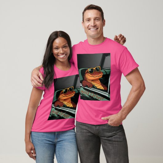 Croc in Car Wild Driver girl Tシャツ (ユニセックス)