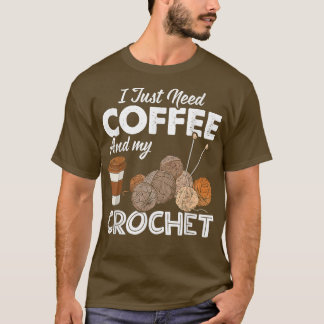 Crocheting私はコーヒーと私のクロシェのセウィンを必要とする Tシャツ
