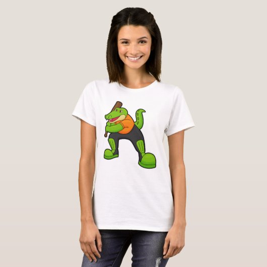 Crocodile at Cricket with Cricket bat Tシャツ (正面フル)