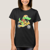 Crocodile with motorcycle biker motorcycle dirt bi tシャツ (正面)