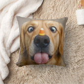 Cross Eyed Golden Retriever With Candy Corn クッション (ブランケット)