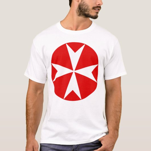 Cross Of Malta v2 （赤の上に白） Tシャツ (正面)