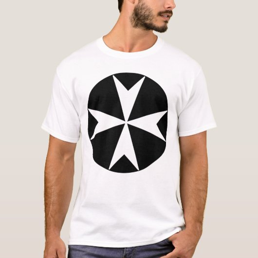 Cross Of Malta v2 (黒の上に白) Tシャツ (正面)
