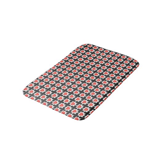 Cross Shaped Checkered Pattern with Red Hearts バスマット (アングル)