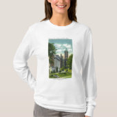 Crouseの大学を示すシラキュースUのキャンパスの眺め Tシャツ (正面)