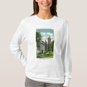 Crouseの大学を示すシラキュースUのキャンパスの眺め Tシャツ
