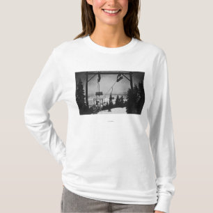 Crouse山のリフトからの都市のアンテナ Tシャツ