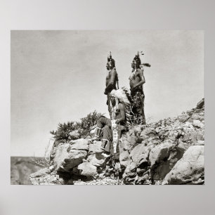 Crow Indians On Cliff, 1905. Vintage Photo ポスター