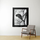 Crow Perched on Bare Winter Branches タペストリー (インサイチュ)