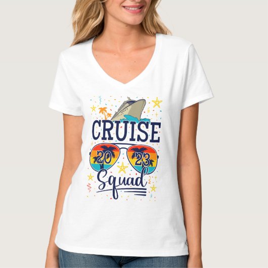 Cruise Squad 2023 Cruising Vacation Women V-Neck Tシャツ (正面)