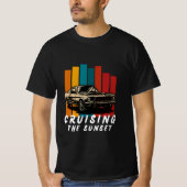 Cruisin' Sunset Vintage Car:レトロドライビンググラフィック Tシャツ (正面)