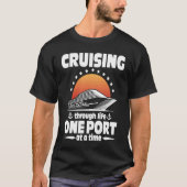 Cruising Through Life One Port At A Time Tシャツ (正面)