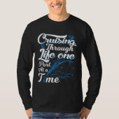 Crusing through life one port at a time Cruise Oce Tシャツ (正面)