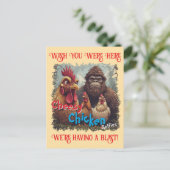 “Cryptid Photo Op” Cheesy Chicken Selfie  ポストカード (スタンド正面)