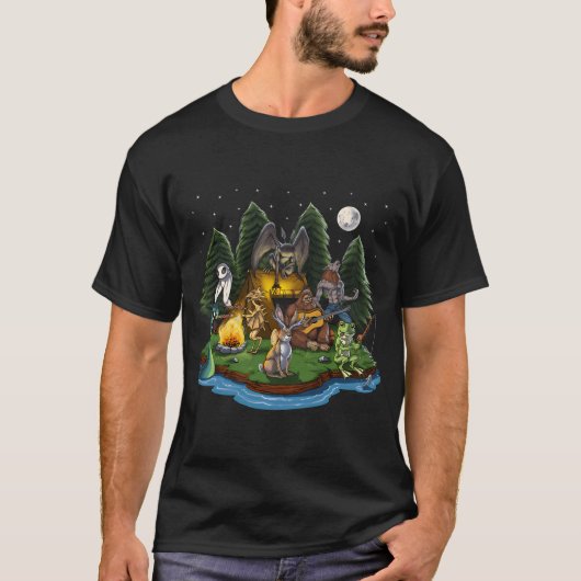 Cryptozoology Cryptids Camping Tシャツ (正面)