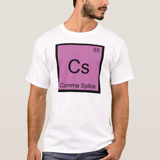 Cs - コンマスプライス 化学元素記号 おもしろ Tシャツ (正面)