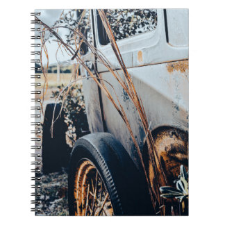 Cuaderno con fotografía de auto antiguo abandonado ノートブック