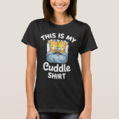 Cuddle Shirt Cute Giraffes Funny Cozy  Tシャツ (正面)