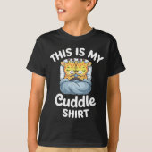 Cuddle Shirt Cute Giraffes Funny Cozy  Tシャツ (正面)