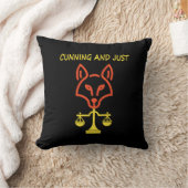 Cunning And Just - Fox Justice Balance Design クッション (ブランケット)