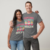 Cupcake Dealer Kawaii Cute Fun Pastry Sweets Food Tシャツ (ユニセックス)