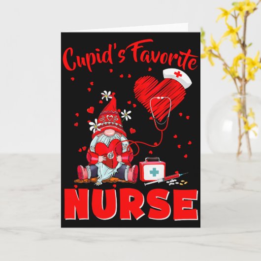 Cupids Favorite Nurse Gnome Valentine Funny Nursin カード (黄色い花)