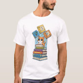 Curious Bookworm Kitten Illustration Tシャツ (正面)