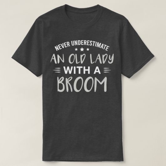 CurlingFunnyNeverUnprimeAnOldLadywithABroom Tシャツ (デザイン正面)
