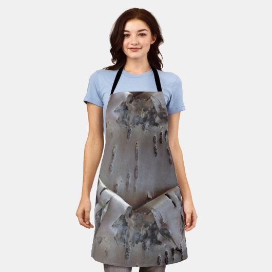 Curly Birch Bark Tree Rustic エプロン (着用した状態)