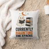 Currently Haunting the Stacks 幽霊が本を読む クッション (ブランケット)