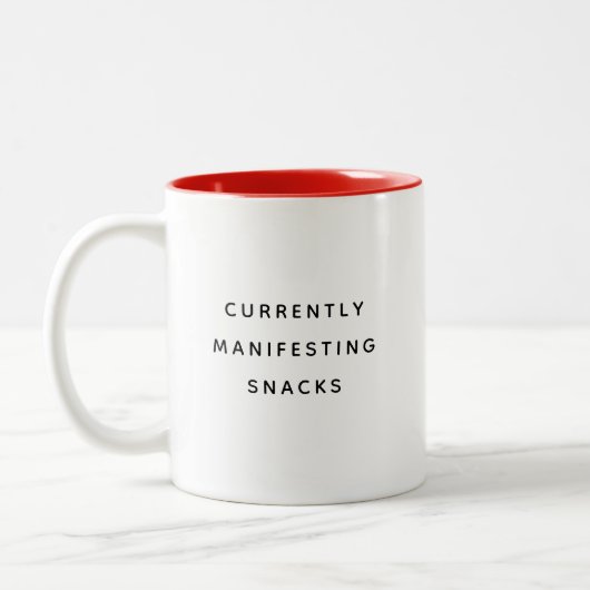 Currently Manifesting Snacks Happy Humorous Mug ツートーンマグカップ (左)