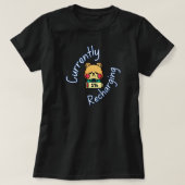 Currently Recharging Cute Bear Funny Low Energy Tシャツ (デザイン正面)