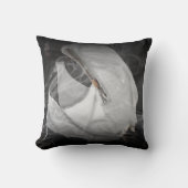 Cursed by Beauty Throw Pillow クッション (正面)