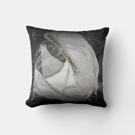 Cursed by Beauty Throw Pillow クッション (正面)