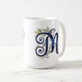 Cursive M – Elegant Blue & Gold Monogram コーヒーマグカップ (正面右)