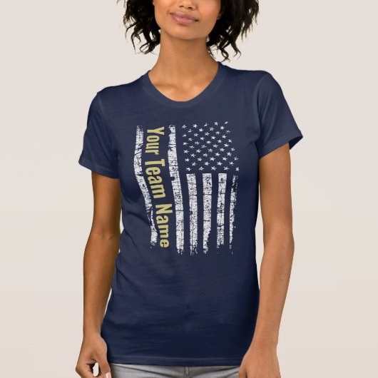 Custom American Flag Team Name Sports Mom Tシャツ (正面)