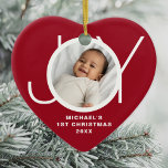 Custom Baby's First Christmas Photo Red セラミックオーナメント<br><div class="desc">This stylish heart-shaped Baby's First Christmas Photo Ornament is decorated with the word JOY on a red background.
Easily customizable with your photo,  name,  and year.</div>