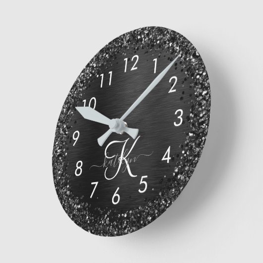 Custom Black Glitter Sparkle Monogram ラウンド壁時計 (傾斜)