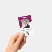 Custom Company Logo Employee Photo Berry Red バッジ (手持ち)