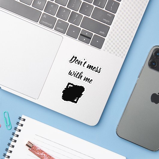 Custom-Cut Vinyl Sticker – “Don’t Mess With Me” シール (ノートパソコンとiPhone)