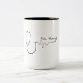 Custom Doctor Name Stethoscope Heartbeat Design ツートーンマグカップ (中央)