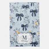 Custom Elegant Blue Bow Floral Monogram キッチンタオル (縦)