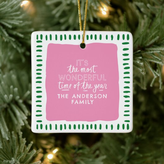 Custom Family Name Modern Pink & Green Christmas セラミックオーナメント (ツリー)