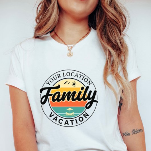 Custom Family Vacation; Retro Summer City Badge Tシャツ