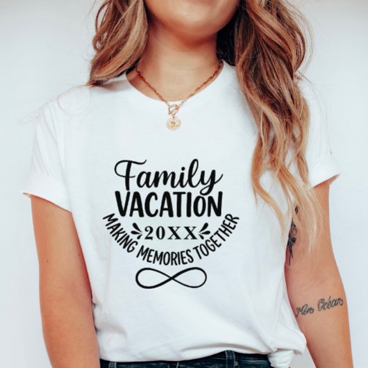 Custom Family Vacation with Infinity Symbol Tシャツ