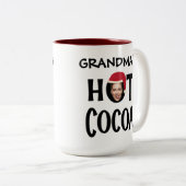 Custom Grandma Face & Name Hot Cocoa Christmas ツートーンマグカップ (正面右)