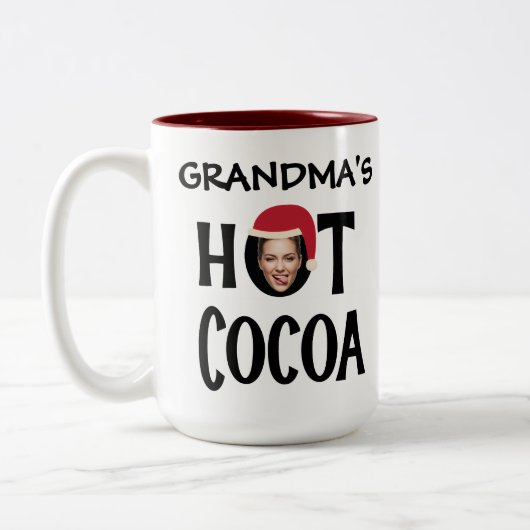 Custom Grandma Face & Name Hot Cocoa Christmas ツートーンマグカップ (左)